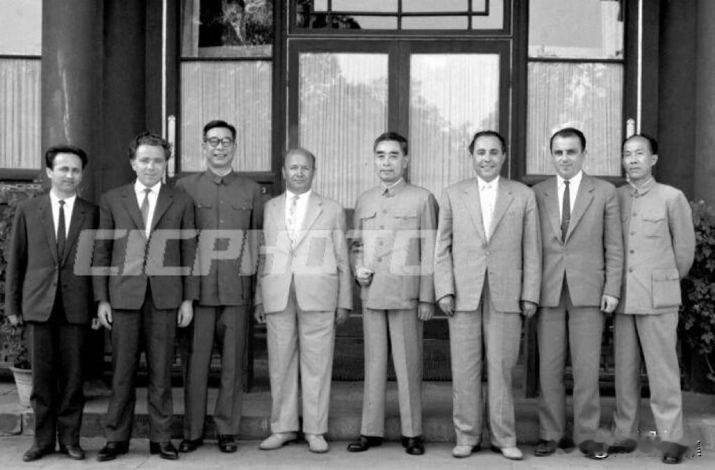 【周总理历史上的今天——5月13日】
1964年5月13日，下午，周恩来总理接见