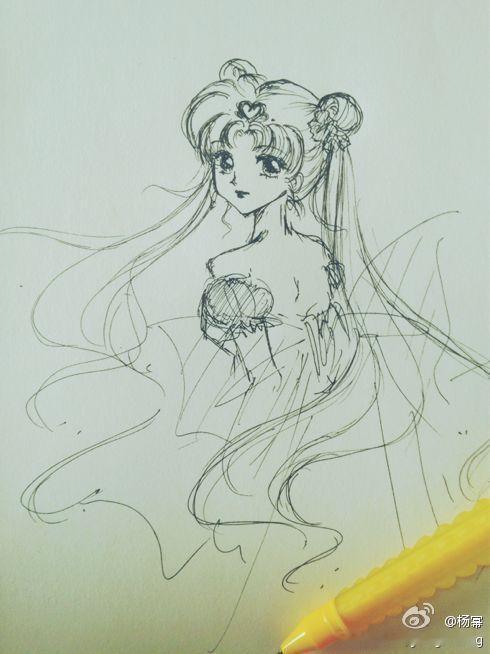 杨幂说小糯米画画挺好女儿和自己有共同的爱好特长，妈幂一定很开心！杨幂央视新闻采访