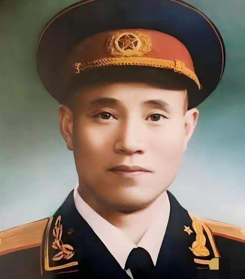 8341部队前身的第一任团长，建国后担任北京卫戍区第一任司令员
这位司令员是谁？