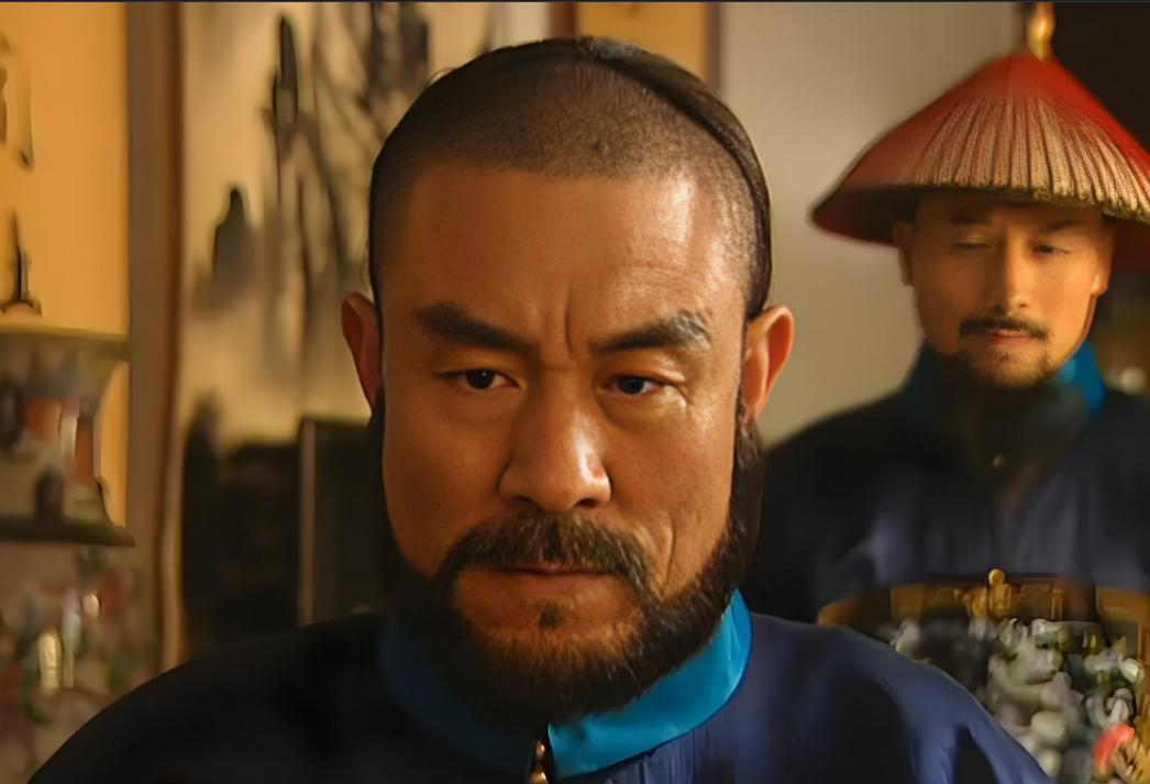 “年羹尧”杜志国携妻子郑卫莉返回河北农村老家，再遇儿时伙伴差距大
果然“钱养人”