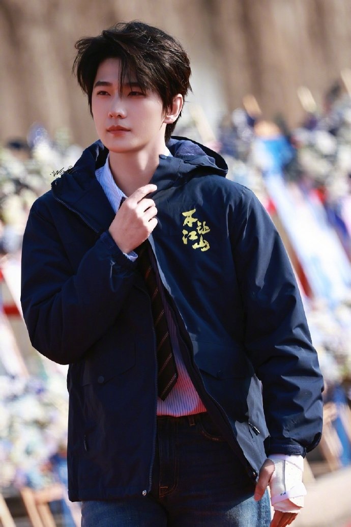 不让江山开机 杨洋演狠人李叱，守护家国情节超震撼。费振翔导演与演员们全力以赴，努