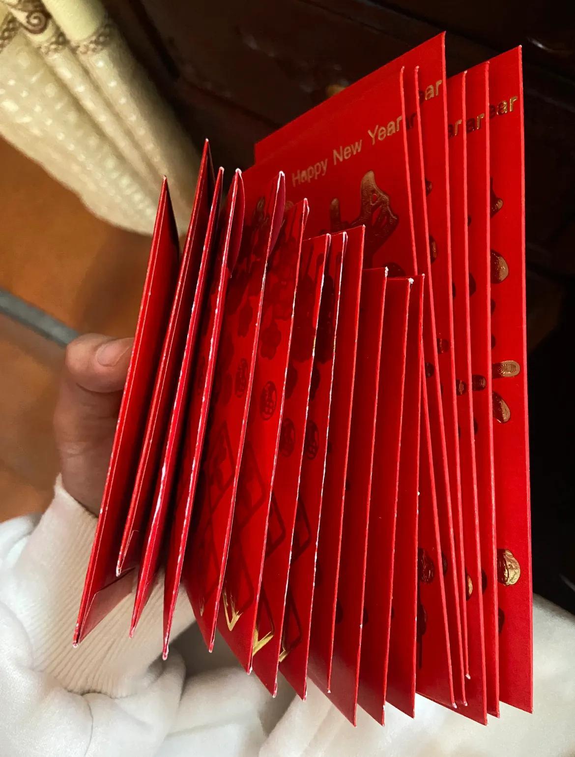 我婆婆真是绝顶聪明之人。在每年春节给孙辈们发红包上，她也是费尽心思。

我小叔子