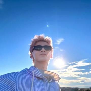 白敬亭 脱了号就封了  白敬亭你哈哈哈哈封就封吧，我们想看[doge] 