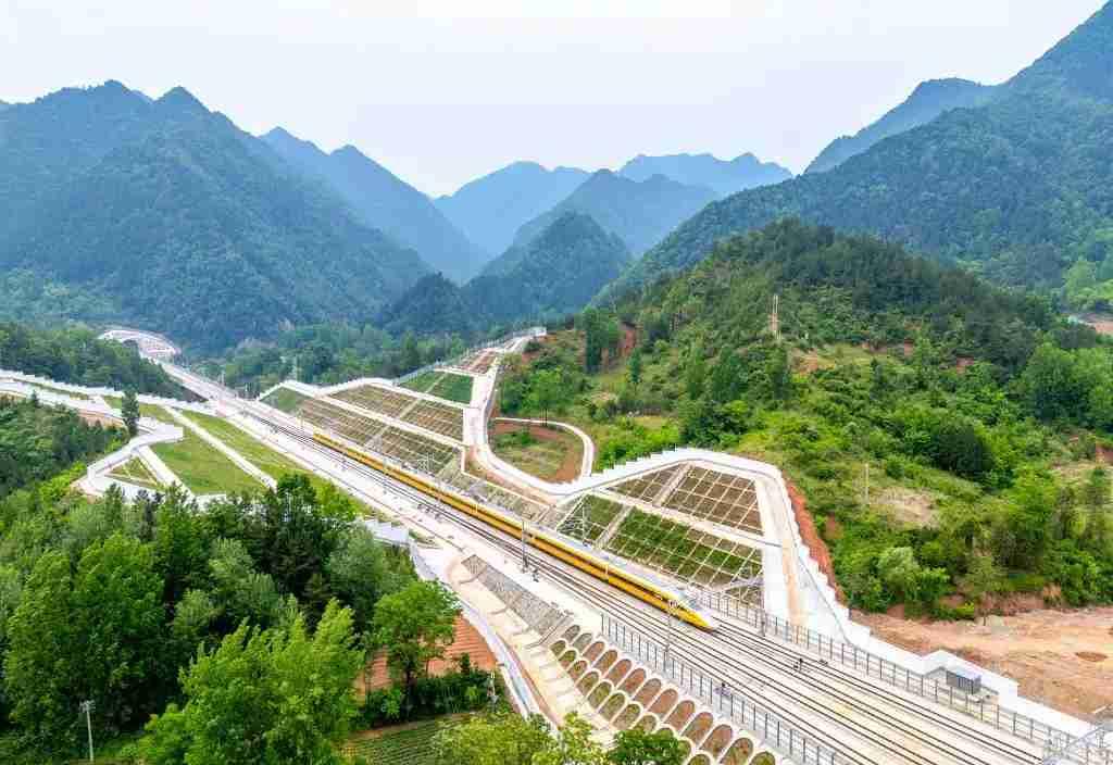 西十高铁开通倒计时，郧西正式迈入“高铁时代”。
 
盼了这么久，郧西人的高铁梦终