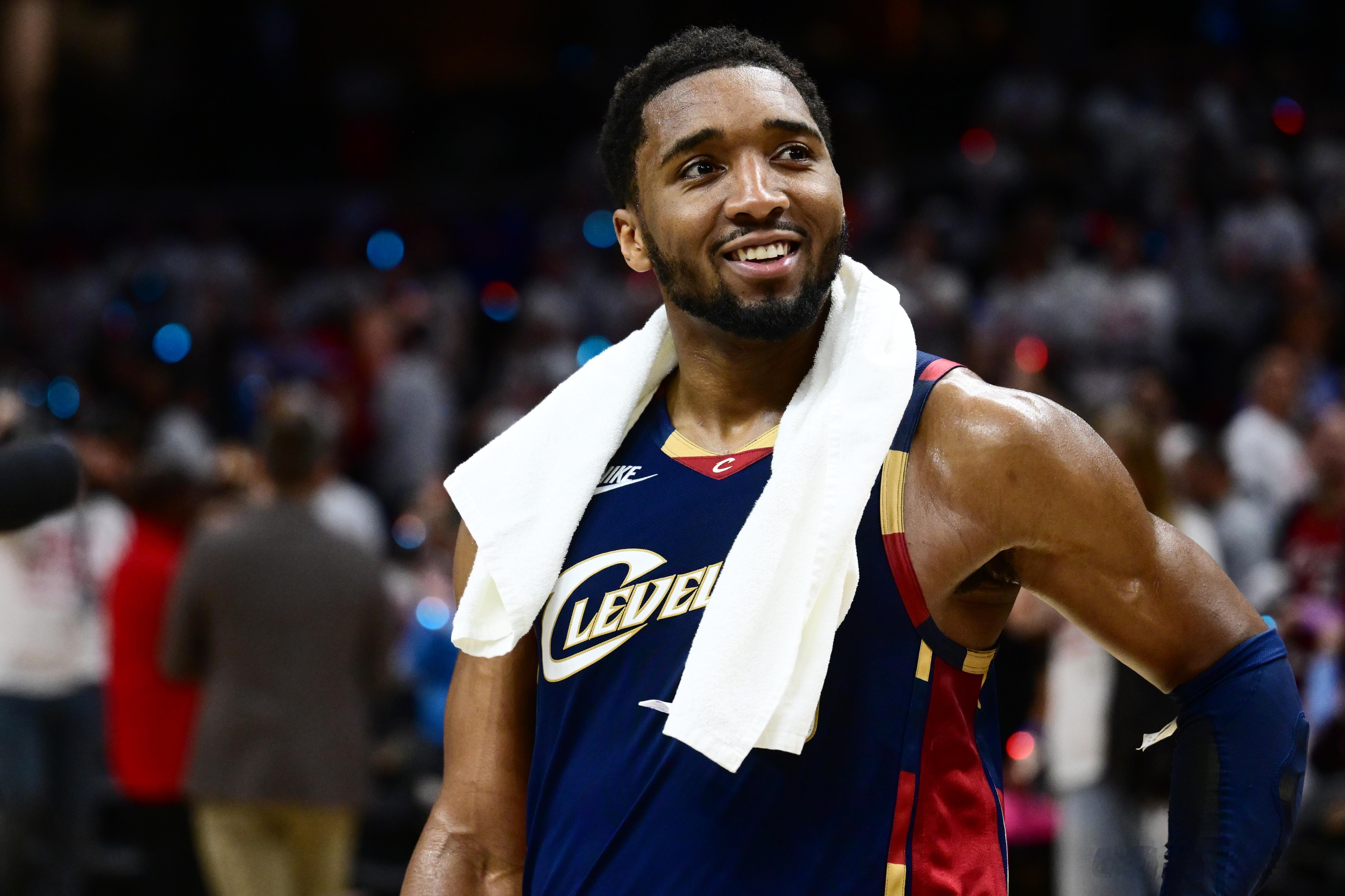5月18日讯 NBA季后赛激战正酣，东西决对阵全部出炉。骑士与尼克斯会师东部决赛