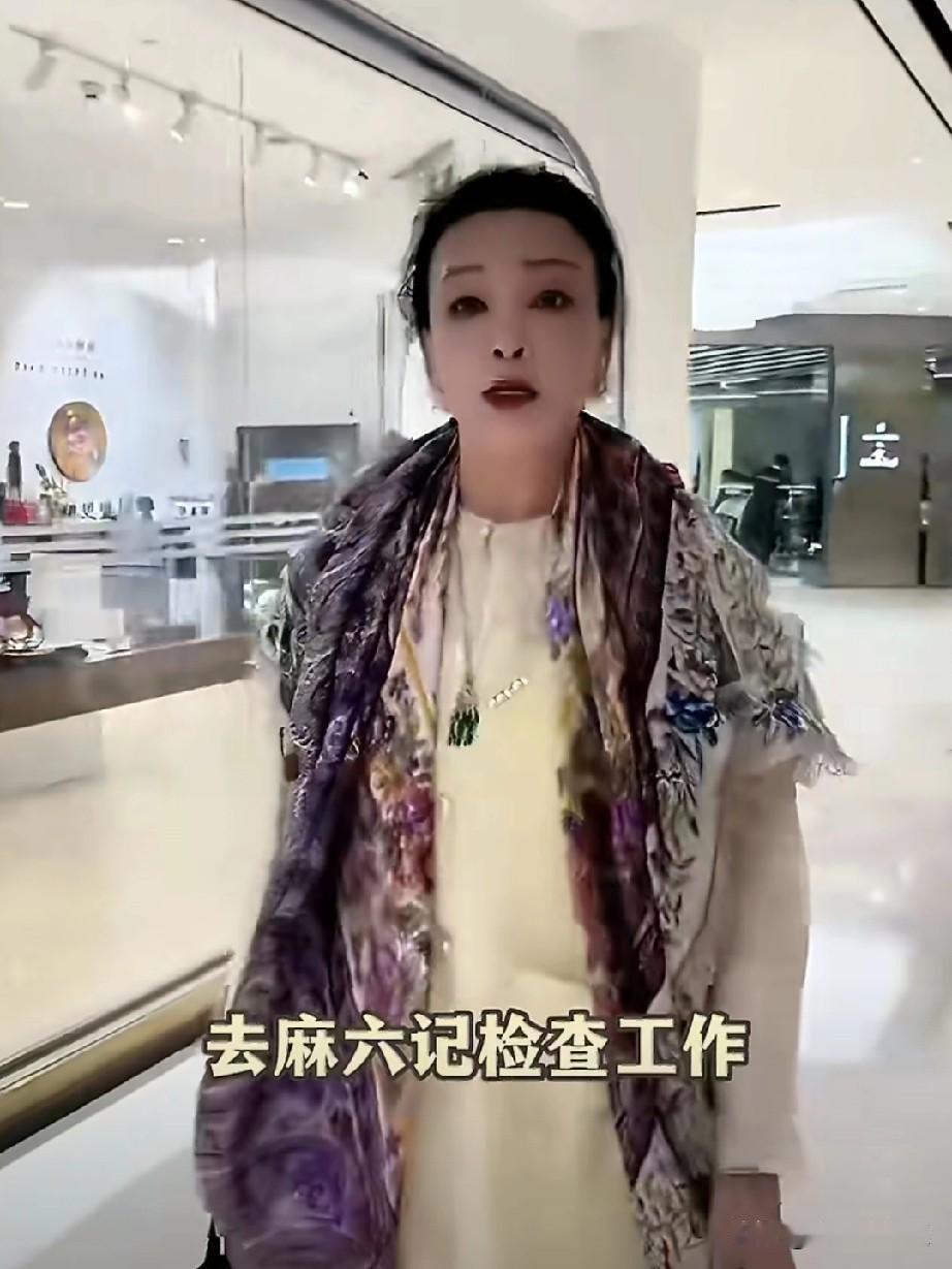 我妈说张兰70岁了还在干，多可怜。

我说这是可怜之人必有可恨之处。

就她现在