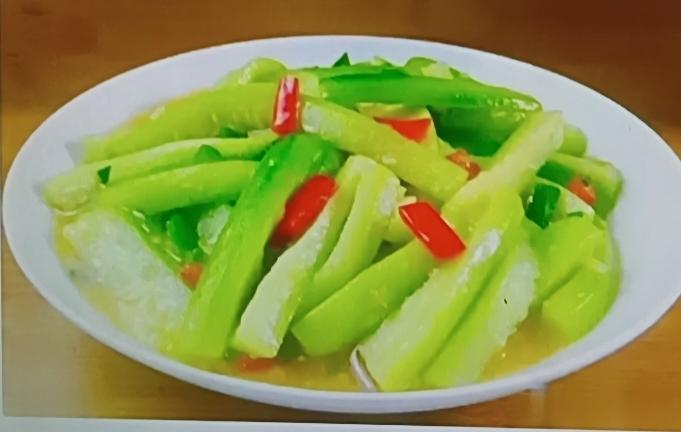 立秋后吃对瓜，健康没烦恼。俗话说“8月吃一瓜，中药不用抓”，这里说的瓜可能是瓠瓜