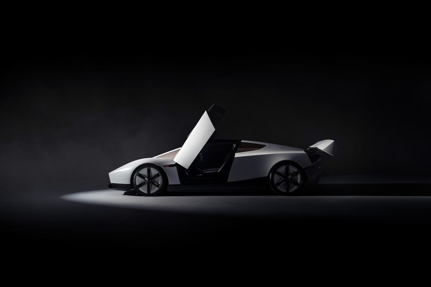一个回归古典，一个面向未来。保时捷 Mission S特斯拉 Roadster 
