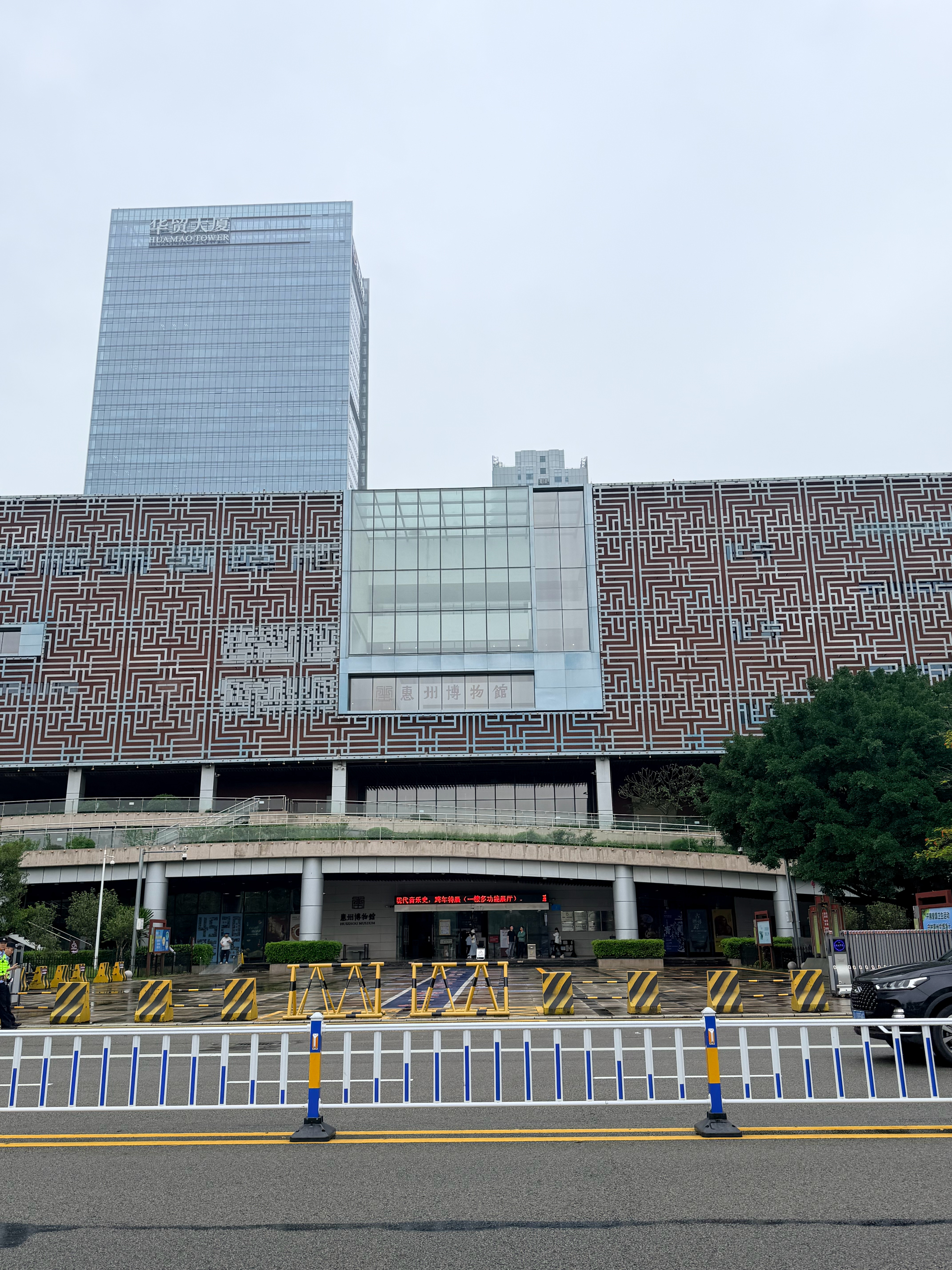 今天大雨，从海边跑来惠州市区，实测了一波增程油耗～全程强制增程，一路从20%充到