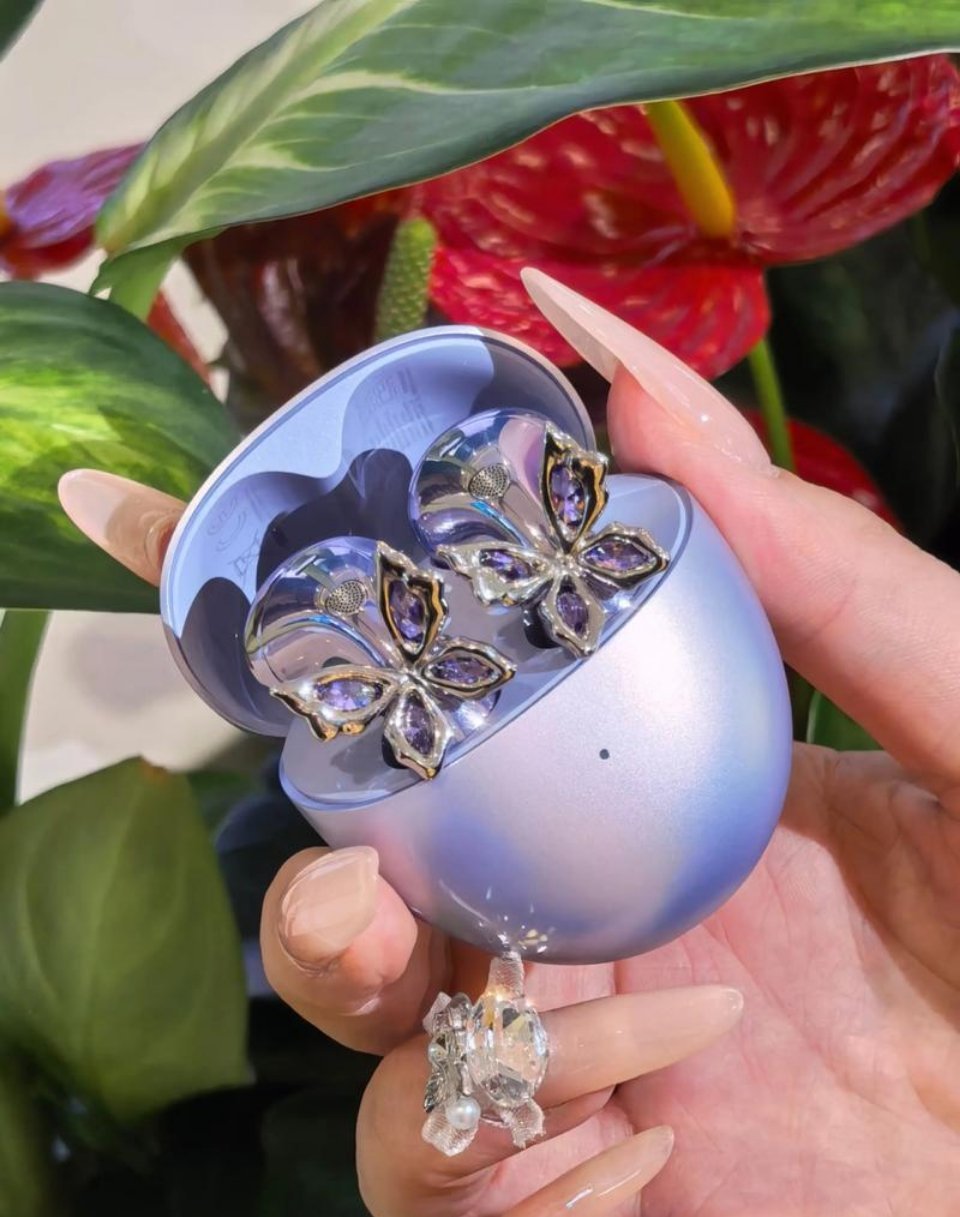 有哪些数码产品是穿搭神器我觉得手表，耳机都是最好的穿搭神器，只要设计的好看，就能