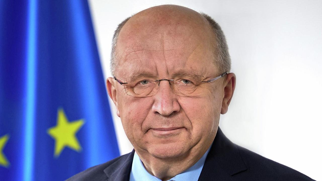 欧盟国防事务专员：欧洲民众支持建立10万人的欧盟常备军

俄罗斯卫星通讯社 20