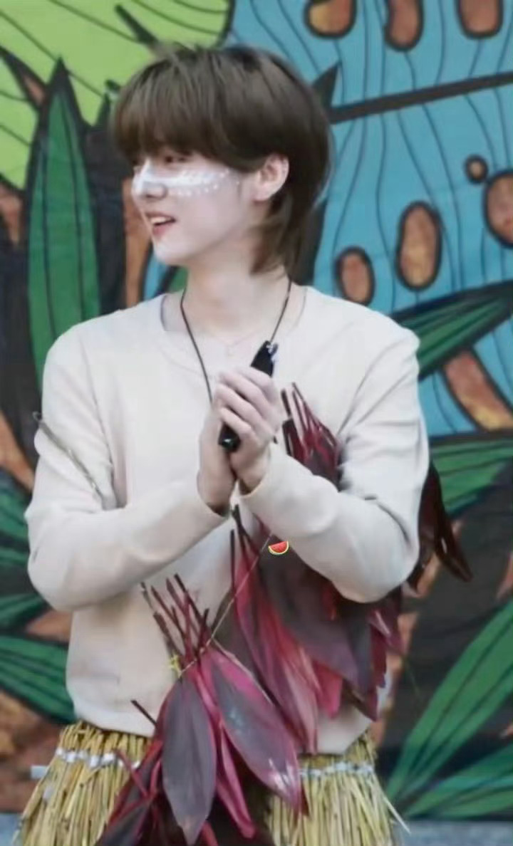 鹿晗雪媚娘成脏脏包了鹿晗五哈路透，越活越年轻了，太嫩了 