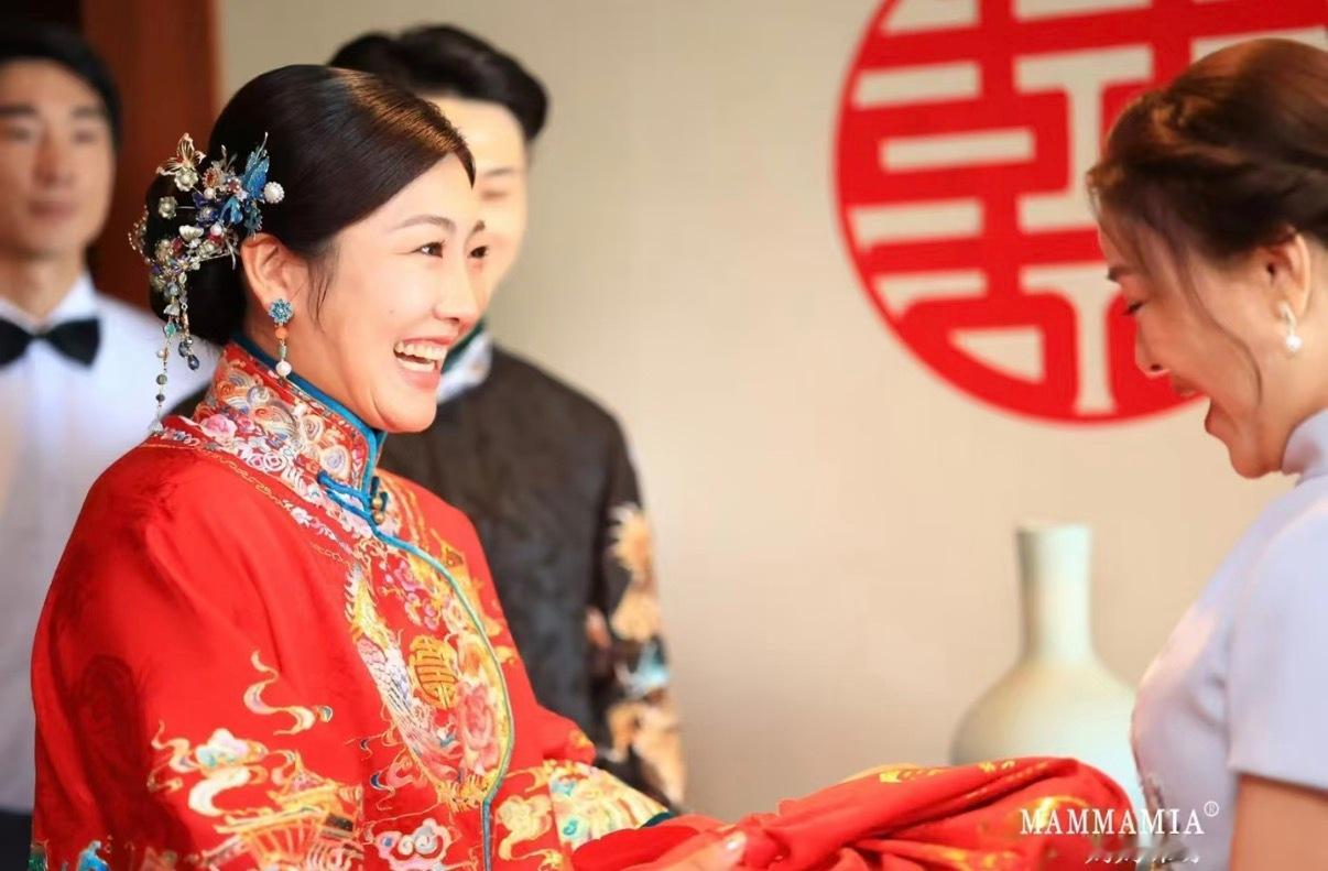 王心迪对媳妇和妈两副面孔王心迪对徐梦桃和妈两幅面孔姐姐当家 原来东北男人的“硬汉