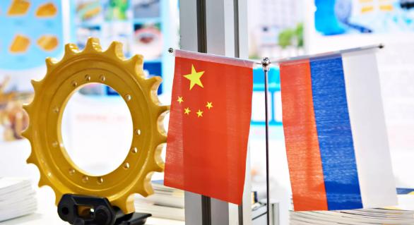 自己找死就别怪中国下手狠！俄罗斯求了这么多年，都没能让中国跟着制裁欧洲！结果欧盟