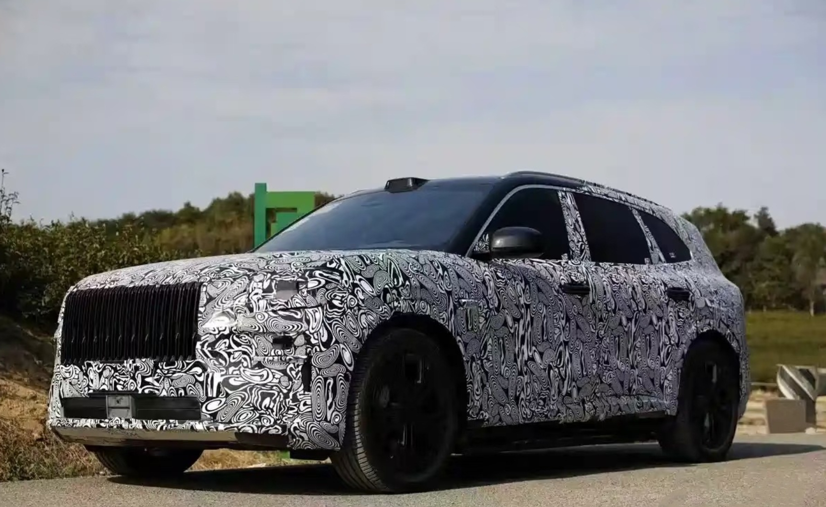 车若初见 传说中的极氪9S谍照，看着是不是眼熟？网传是极氪8X的新名字，那就可以