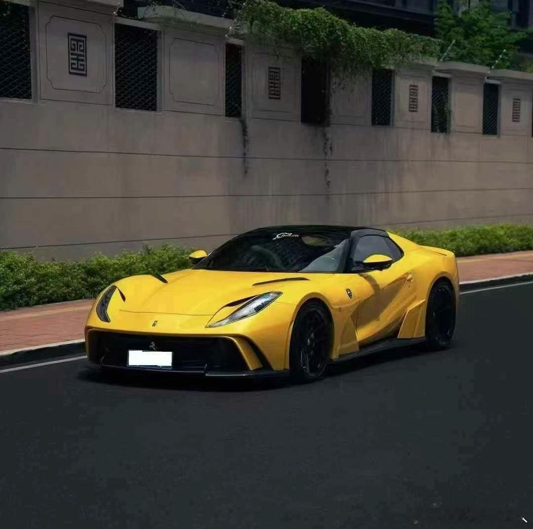 诚寻准新法拉利812GTS，偏爱经典红外观，内饰黑、灰、白皆可。V12自吸绝唱，