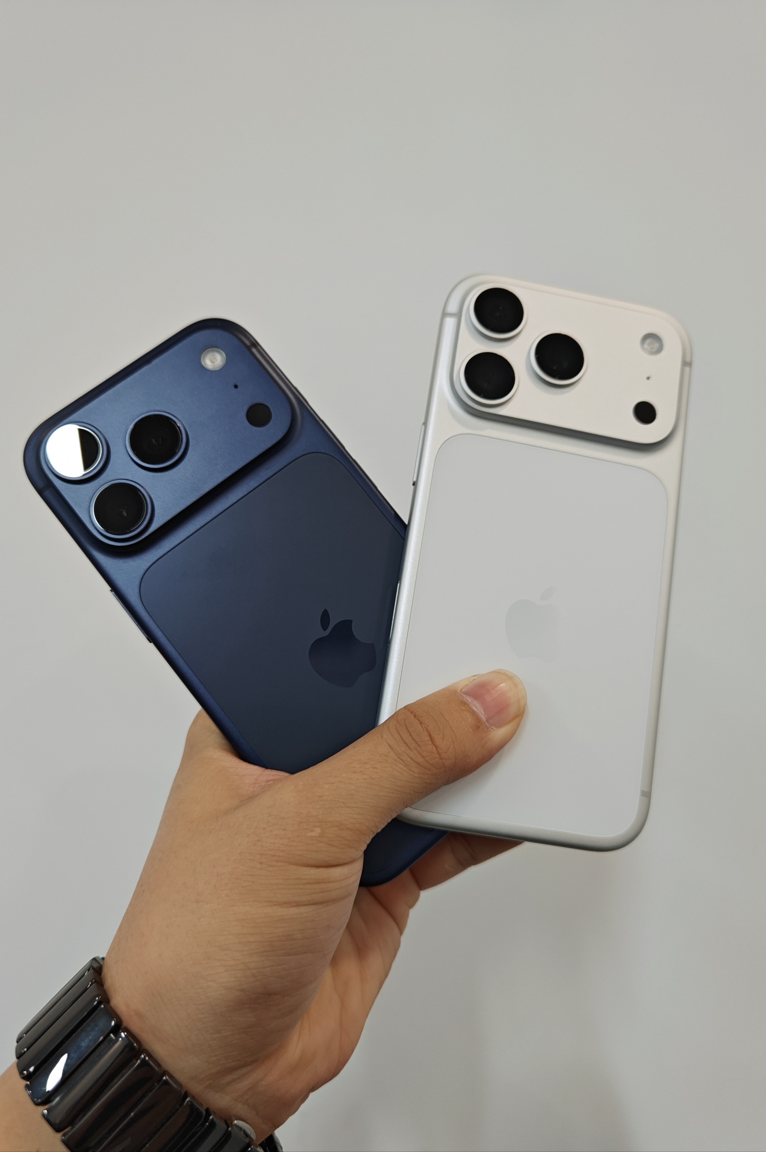 为啥就不能出一个黑色？iphone 17 pro ​​​