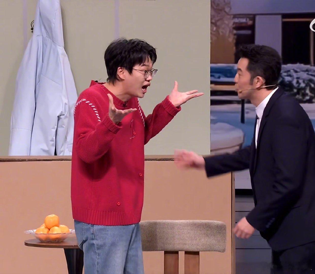 李飞包你满意 被李飞在春晚的表现惊艳到！一开口就控住场，搭档们也超给力，假投诉真