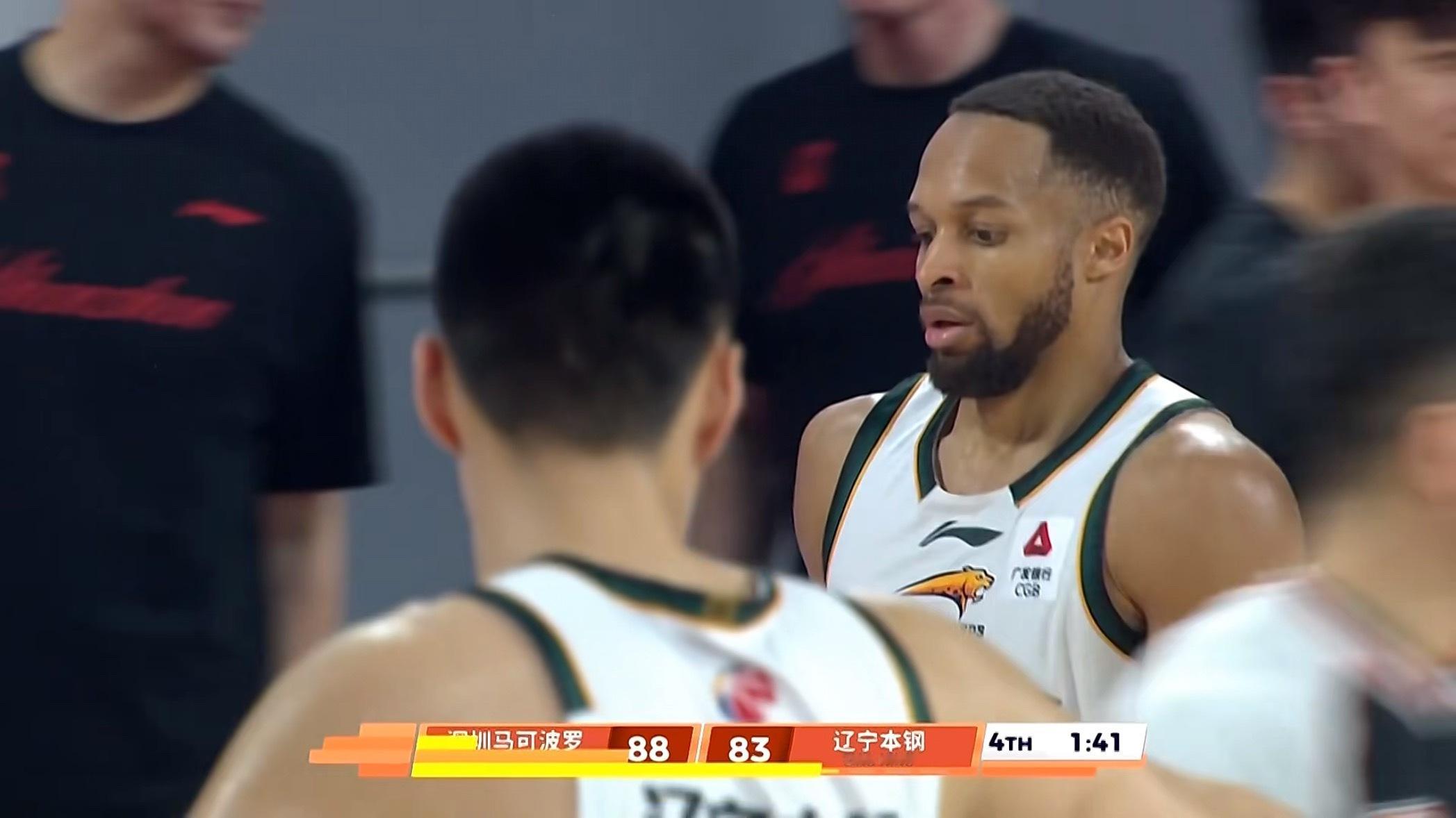 布朗连得4分为比赛保留悬念辽宁男篮