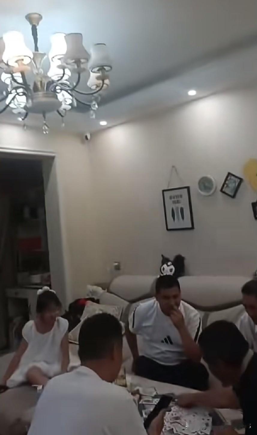 今儿凌晨宜宾高县发生了5.5级地震，震感强烈，晃得人心慌意乱，朋友圈瞬间炸开了锅