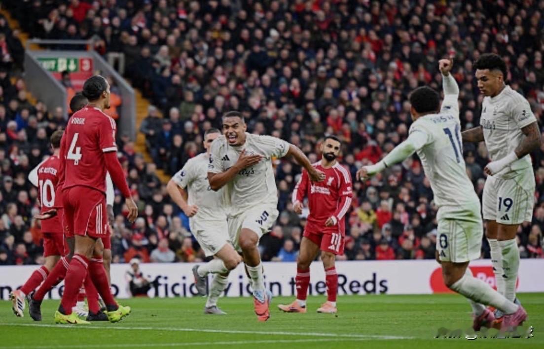 利物浦本赛季至今拥有英超最高的场均控球率，却难以将控球转化为有效进攻。
红军本赛