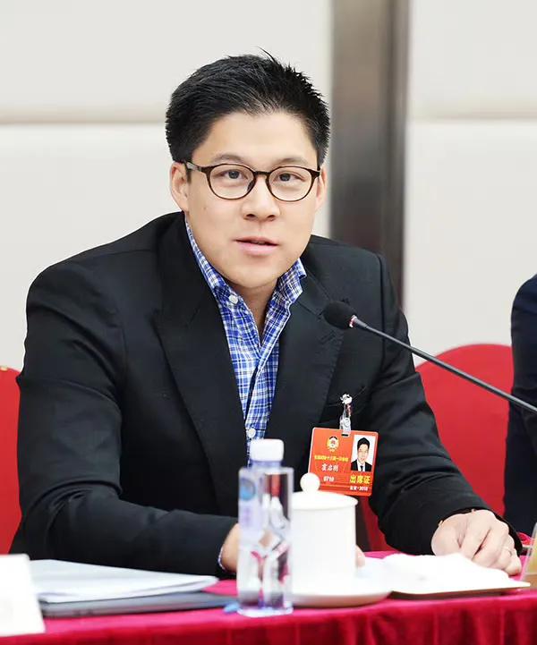 霍启刚和郭晶晶，
到底谁成就了谁？