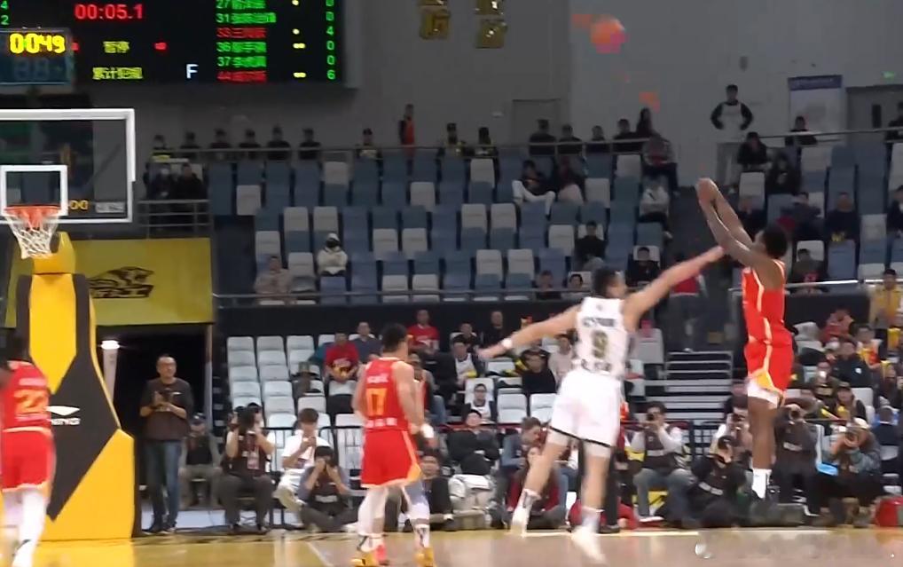 辽宁男篮全队半场31投10中得到29分，广厦三外援布朗+桑普森+塔克18投11中