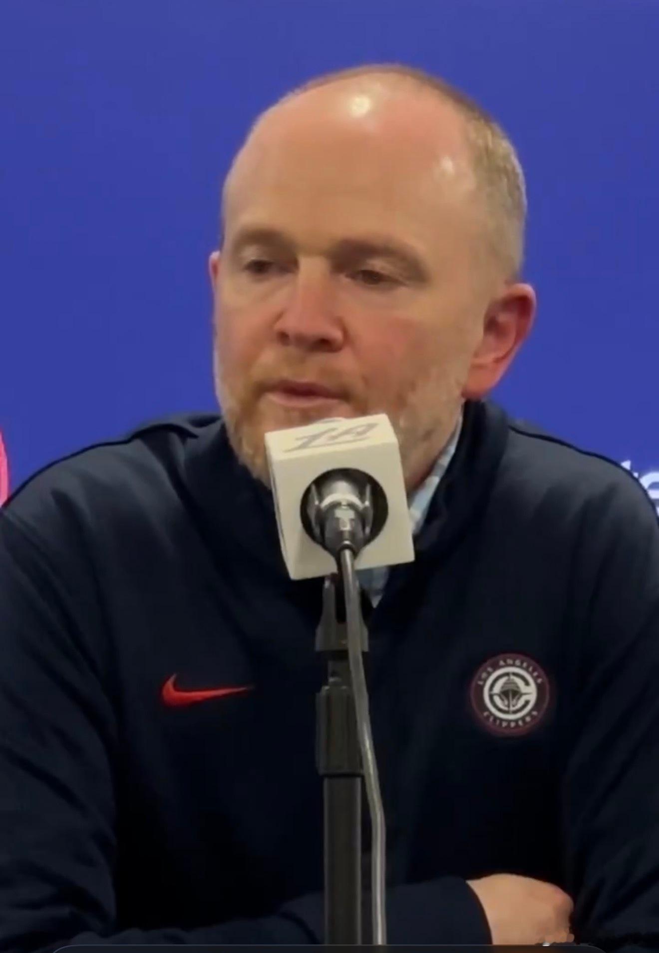 随队记者Law Murray表示运营总裁劳伦斯-弗兰克在采访中透露对快船2021