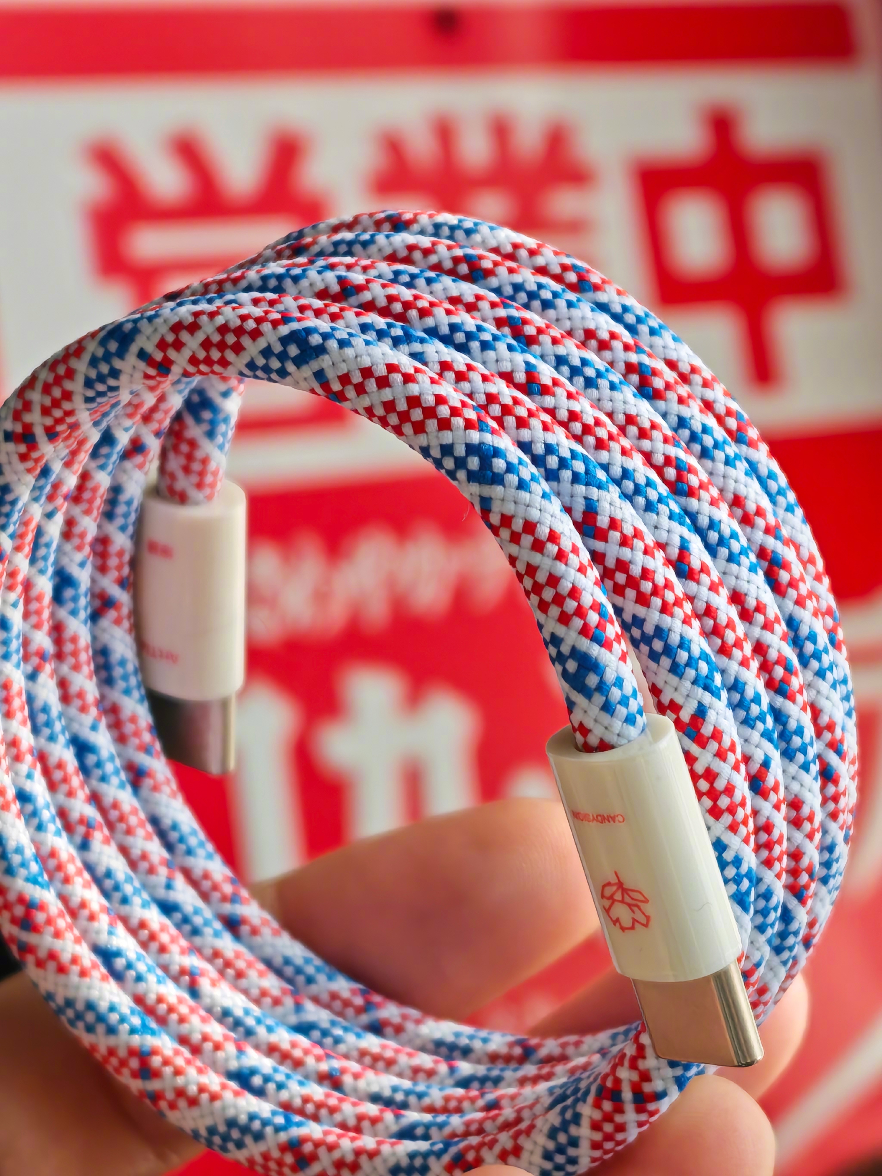 制糖工厂又出新线了呀🍬这次的线头变小了很多！我拿平时的数据线比划了一下整体更细