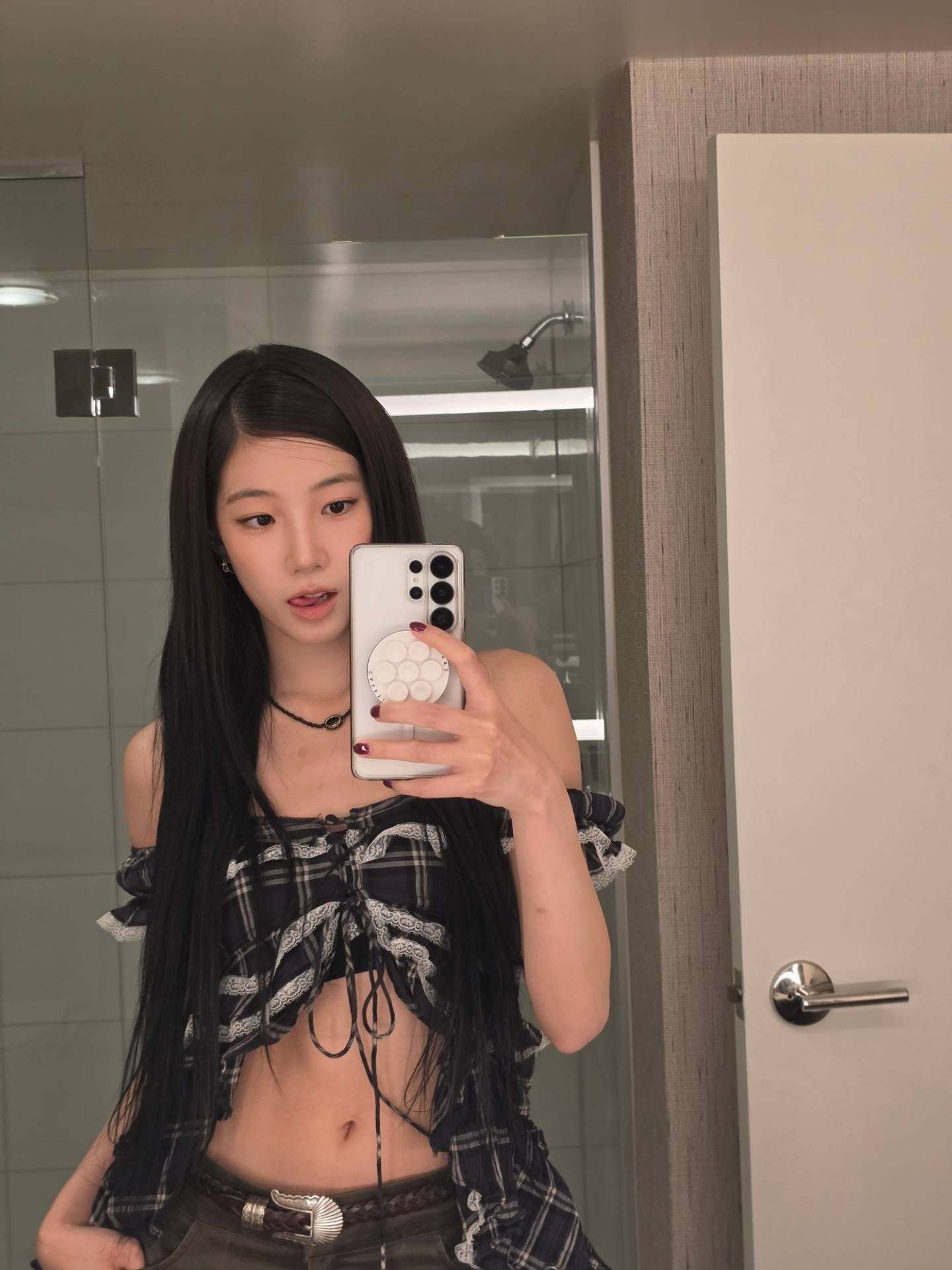 小舌头不老实就放我嘴里 ​​​