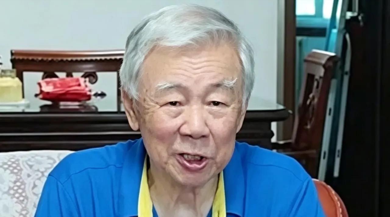 看到满头银发的袁伟民，真让人感慨岁月匆匆啊。他可是真正的女排教父级人物！在他的带