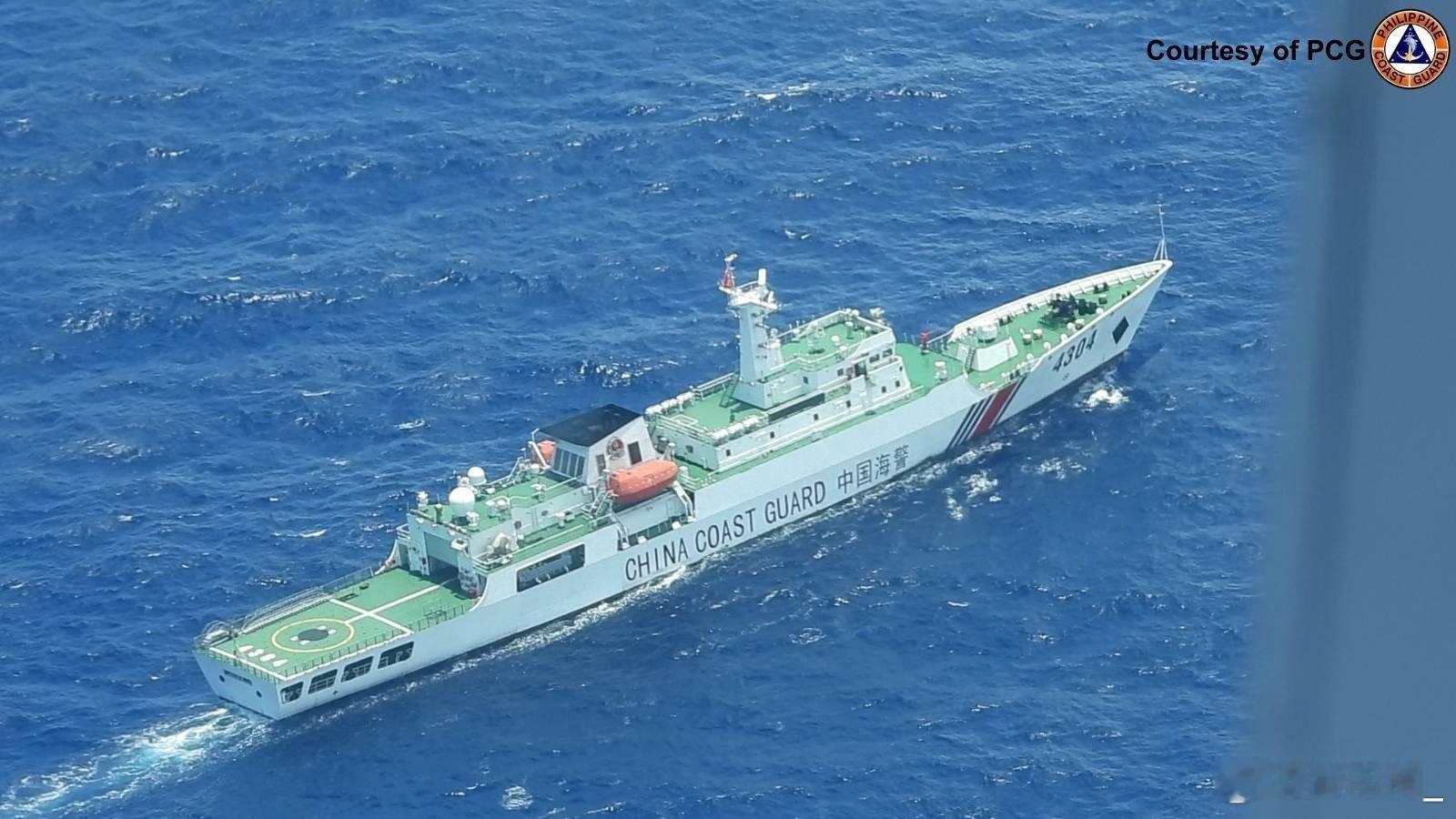 中国海警4304舰昨天在巴坦群岛以西巡航。菲律宾海警在该海域没有舰船，于是派了一