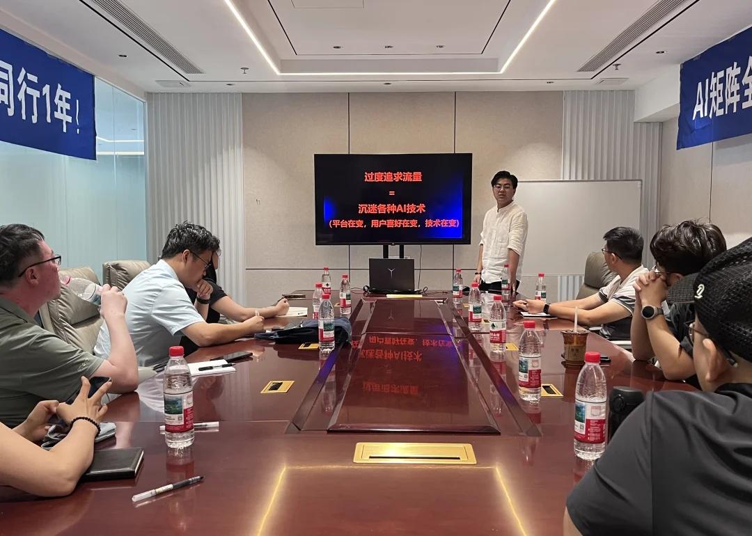 济南AI局，拒绝纸上谈兵！
不是工具不够强，是缺少适配自身业务的落地方法。抛开网