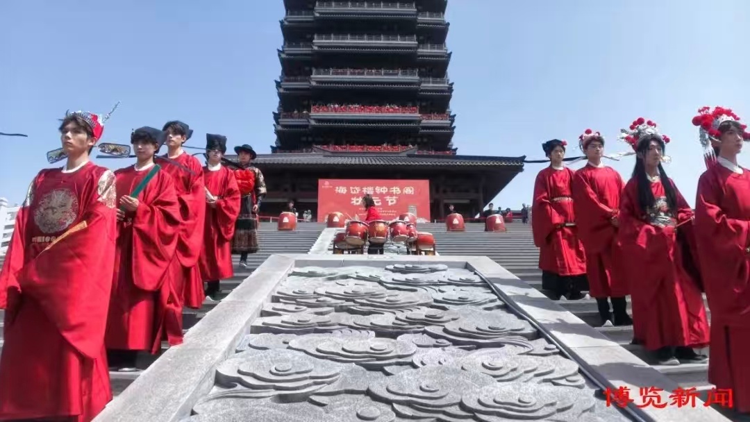 山东走在前挑大梁 海岱楼前，状元鼓响。当首届“状元节”的旌旗在齐盛湖畔徐徐展开，