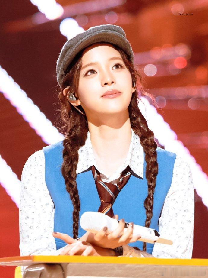 欧阳娜娜这首歌完听率百分百谁懂啊！欧阳娜娜唱《青春呐》太绝了，麻花辫造型超少女，