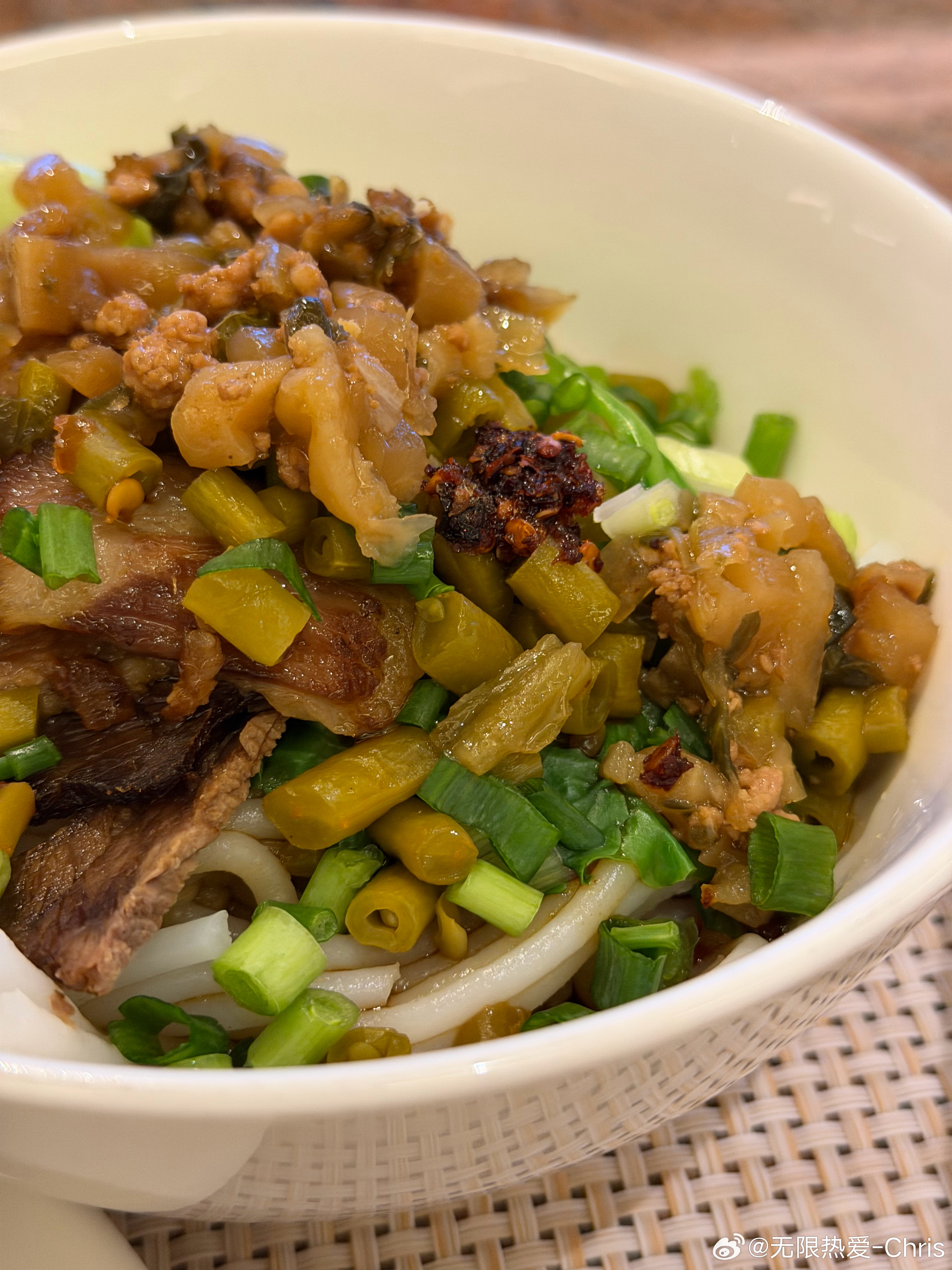 今日晚餐 选择不多 只有这些了 其实我就想吃点鸡蛋🥚……这个桂林米粉 只能说衡