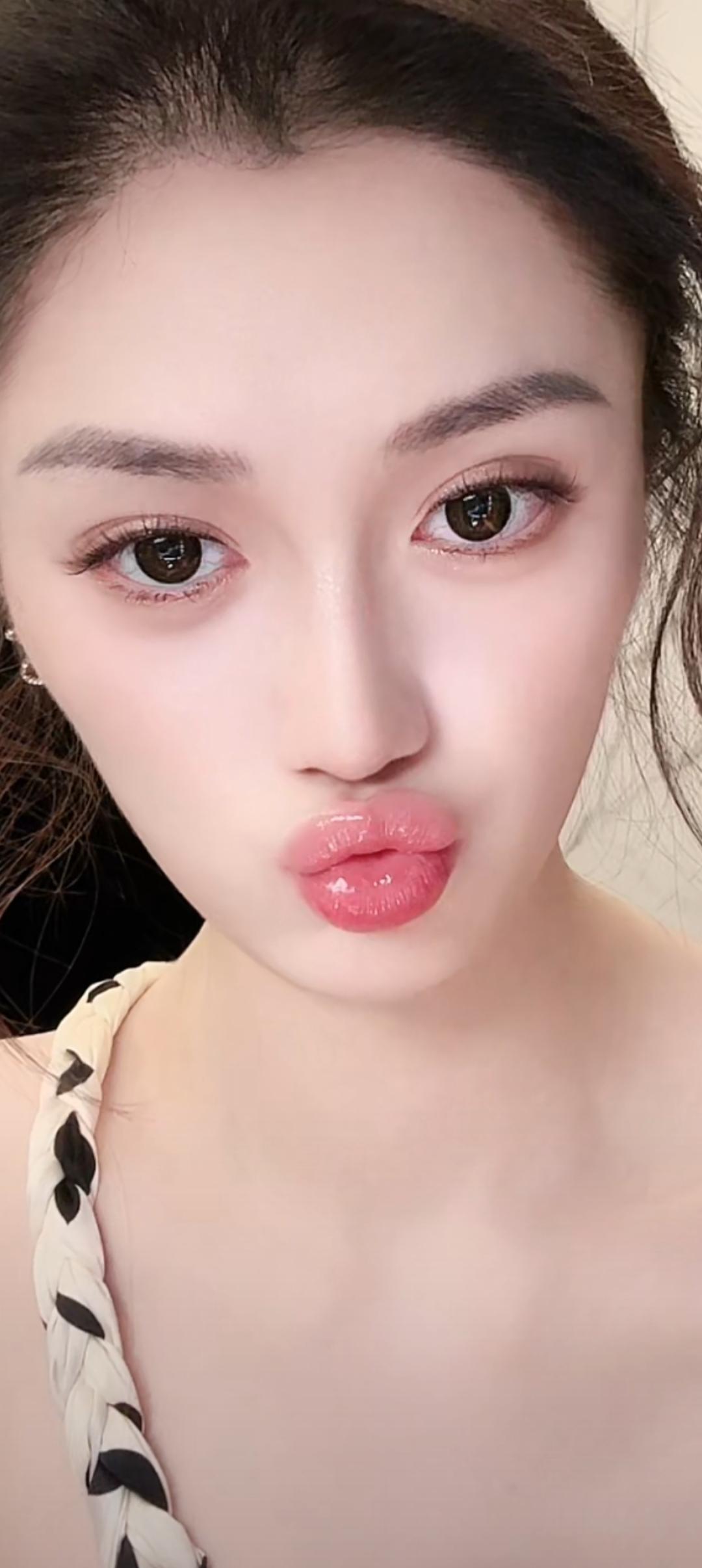 这个小姐姐的妆容好精致！