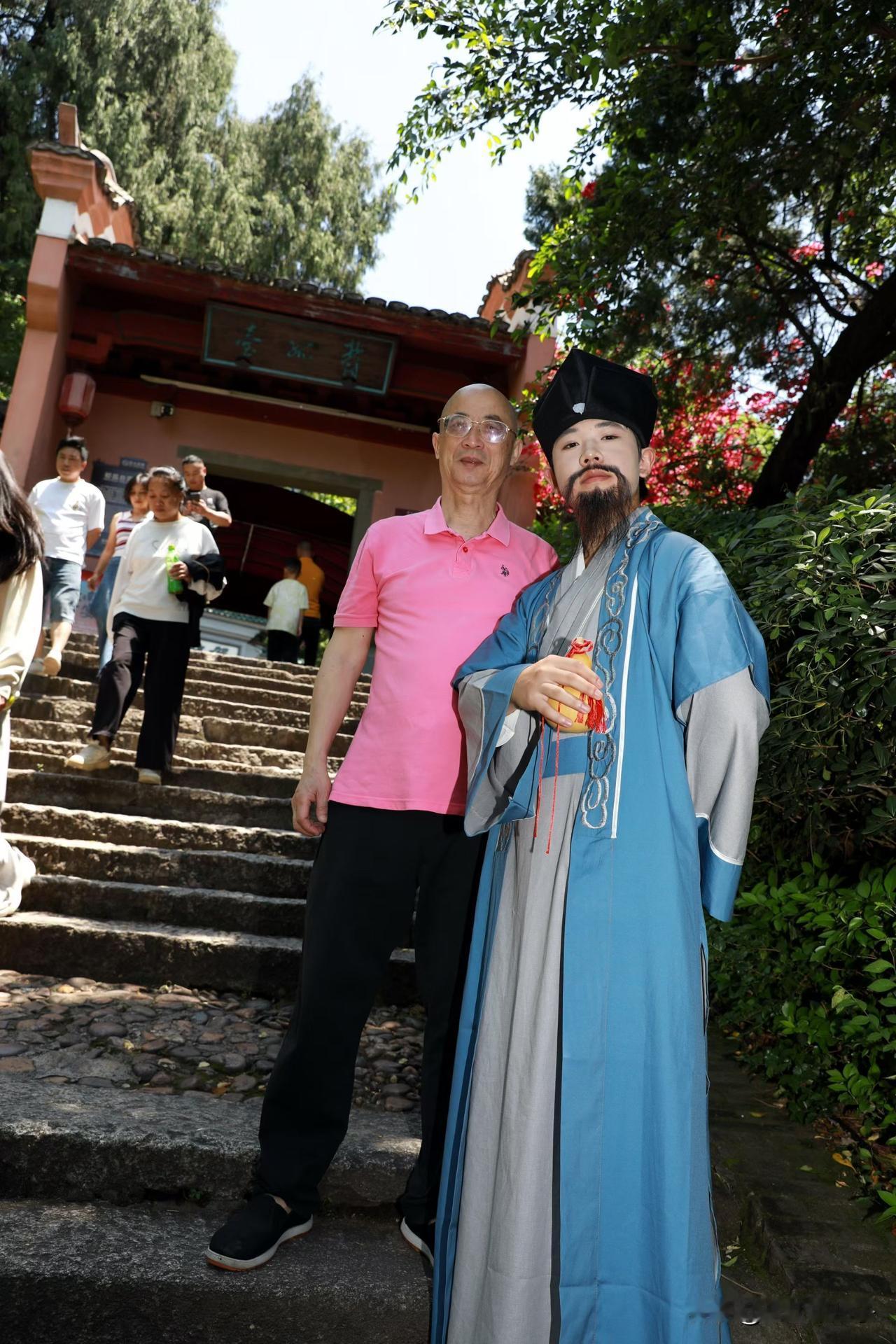 赣州最美旅游景点五一假期，举家再游赣州郁孤台。身处此景，感悟此情，千年辛弃疾词还