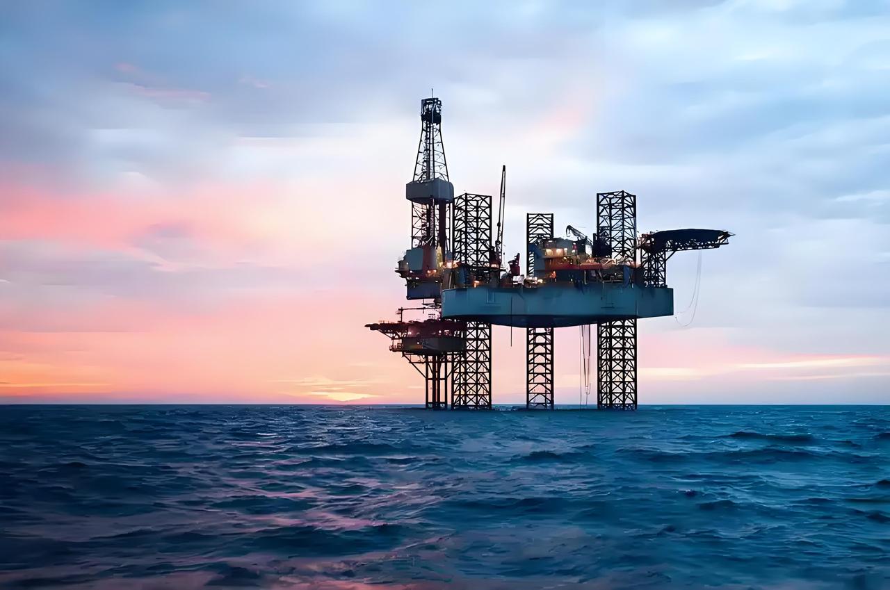 未来新能源真的能取代石油吗? 未来新能源能取代石油吗？这事儿还真不好说。有人断言