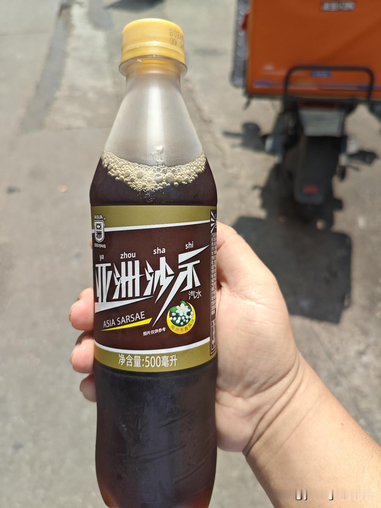 身边的朋友介绍，这是一款只在广东才能喝到的饮料。并且该饮料的口味相当独特，广东以