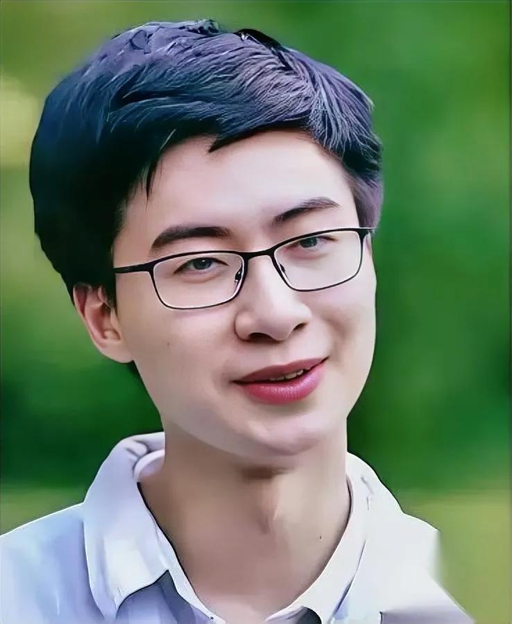 掉粉八万，只因删照？

评论区炸锅：博士恋爱也得按剧本演？

我偏说，错不在他，