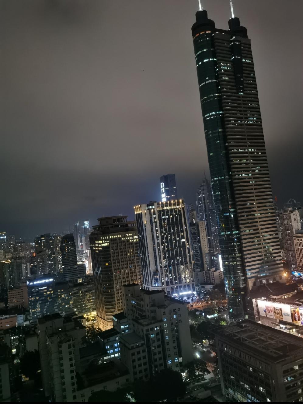 刷到一位网友发文，
说侄子高考后想来家里住几天，
但老公不同意说来可以但必须安排