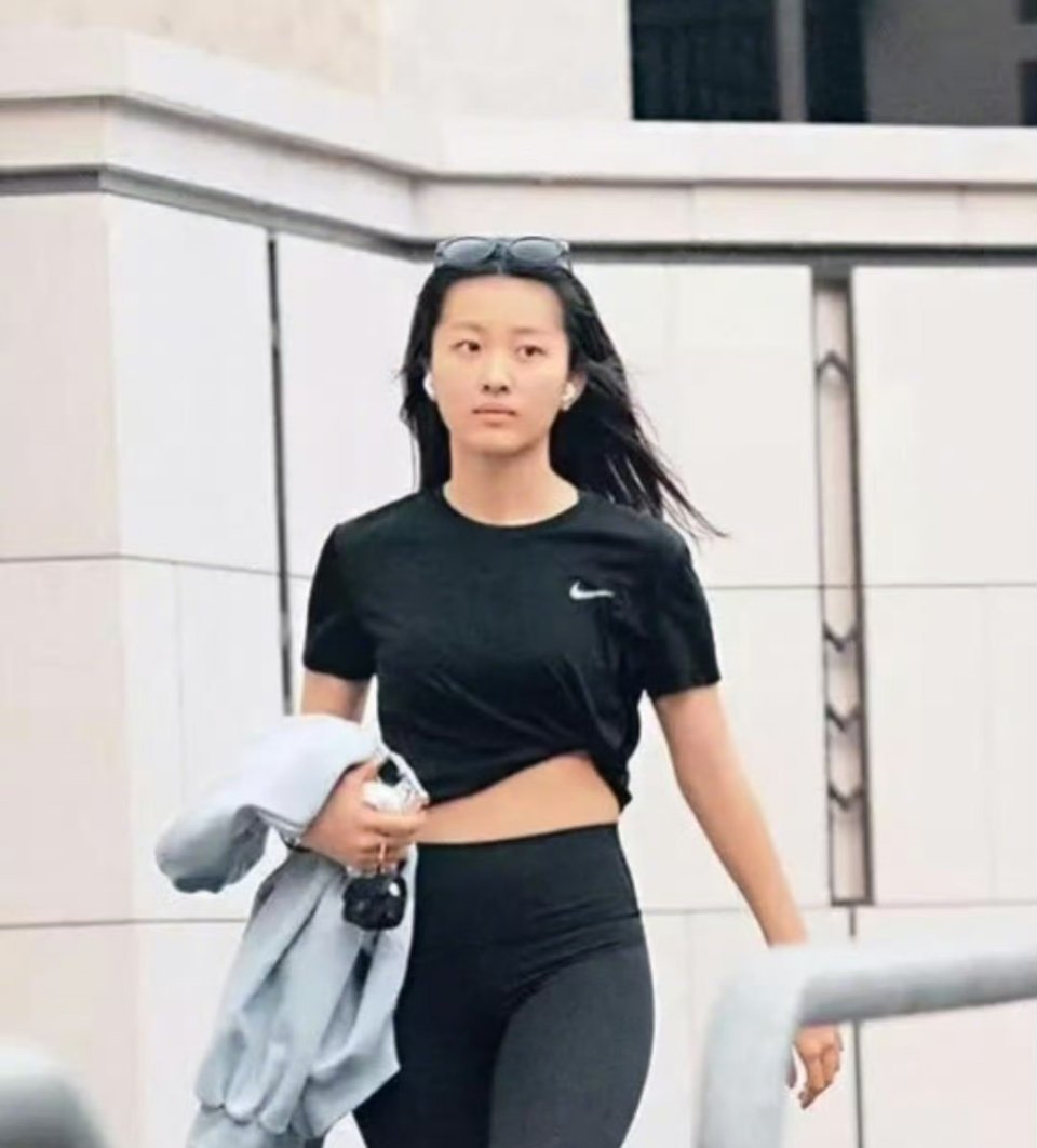 陈康堤首支英文单曲doll 欢迎大家关注新人歌手陈康緹[送花花]6.26准时收听