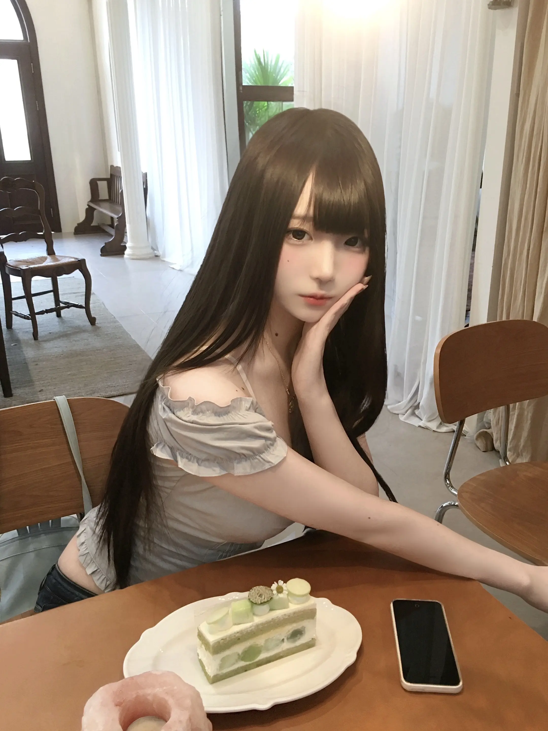扎发还是披发呢