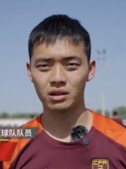 前2008年龄段U16国少男足队长闫宇喆，作为曾带队征战亚少赛预选赛的国字号梯队