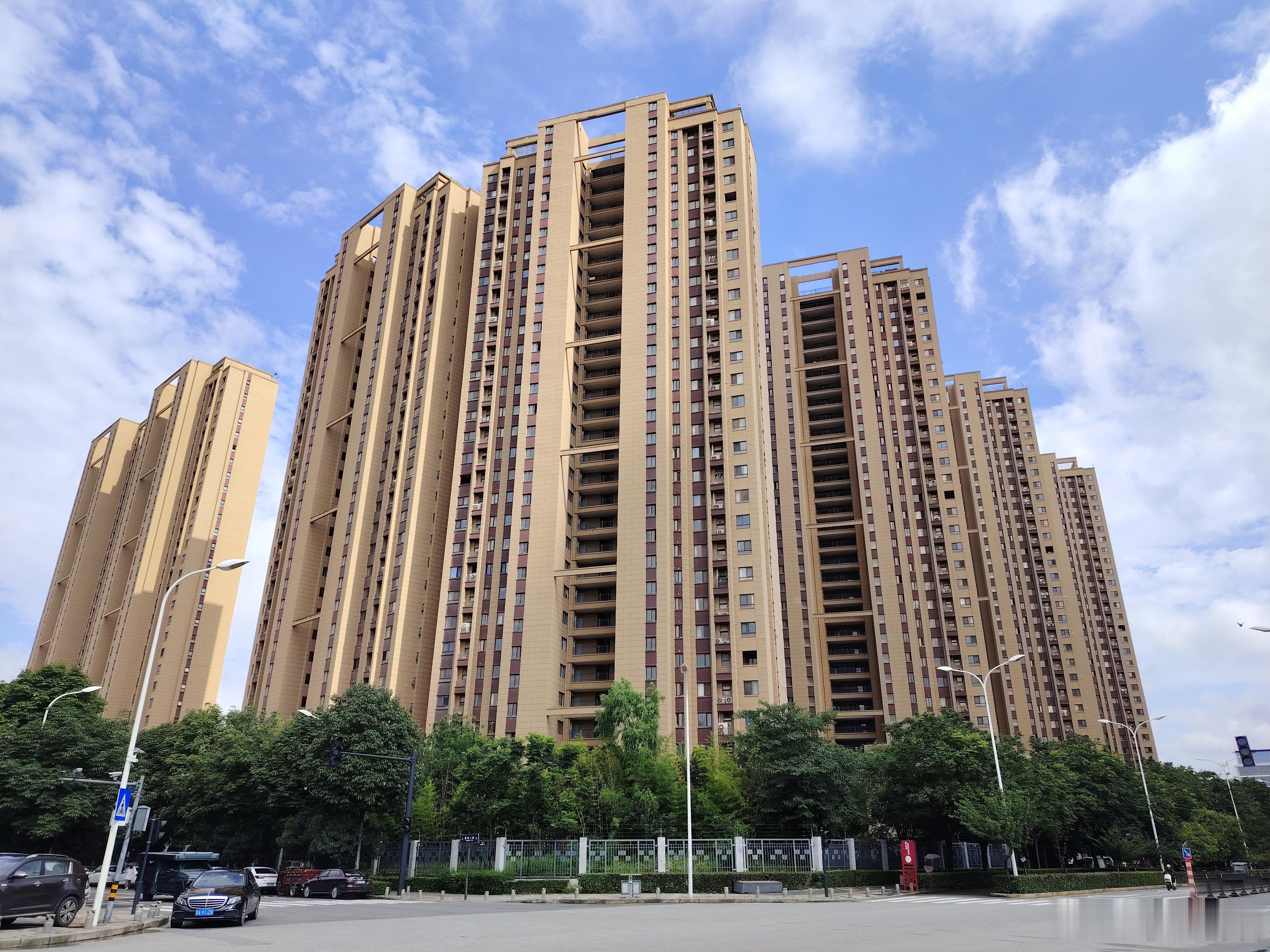 大耳将军单车行 坚持走路做公益，今天走路1万3千多步，捐出公益金5毛，每一步都有