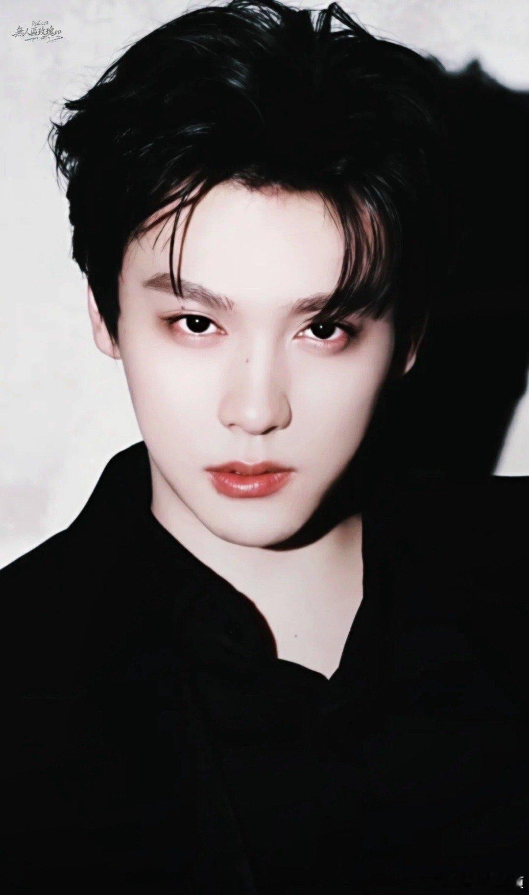 黑色简直就是田栩宁的统治区！穿黑色真帅的有一套田栩宁田栩宁