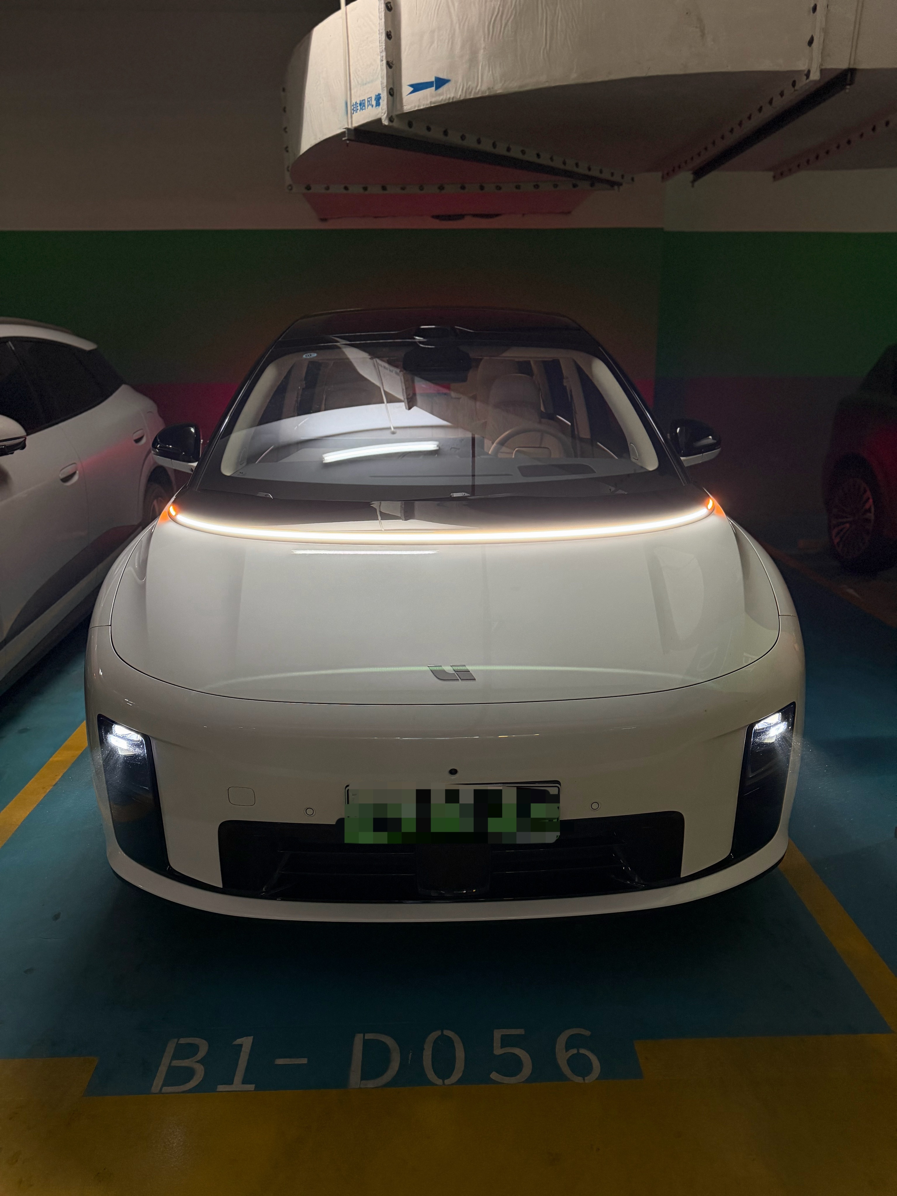 同事（二胎奶爸）选车决赛圈了… 我跟着享受享受，i8真的行，喜欢  汽场全开