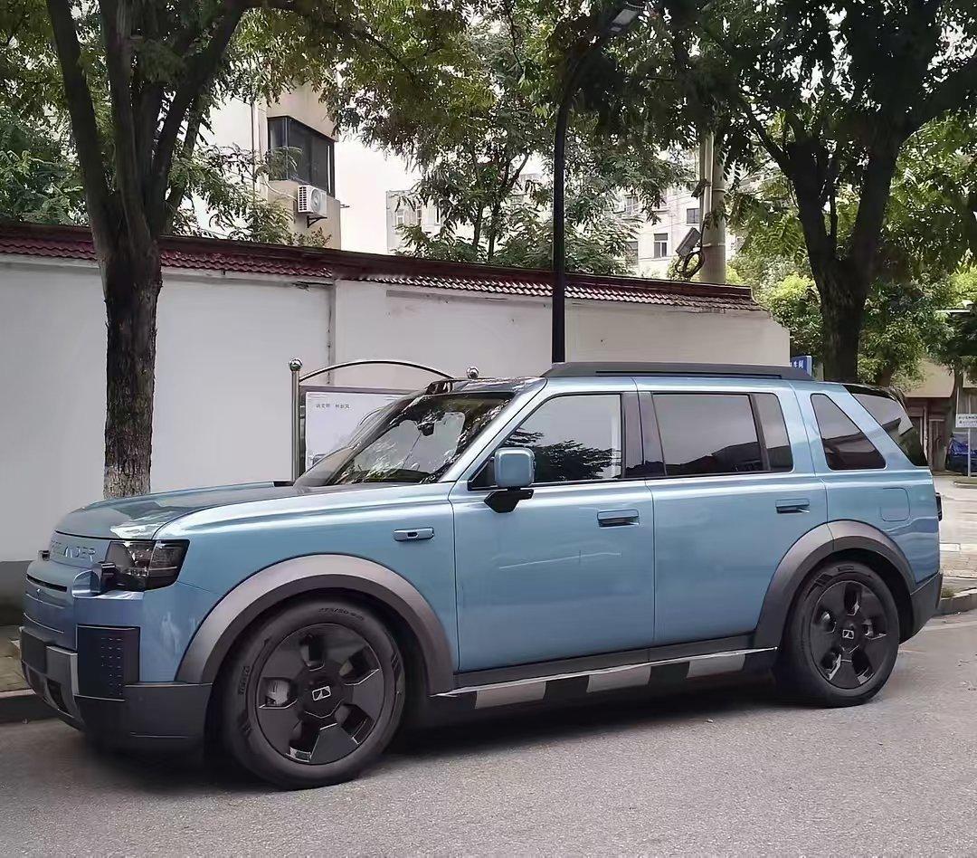 偶遇一辆蓝色🔵神8，大家觉得好看吗？ 