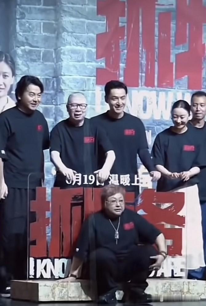 都被别人当猴耍了，还要给人家站台，悲哀啊！